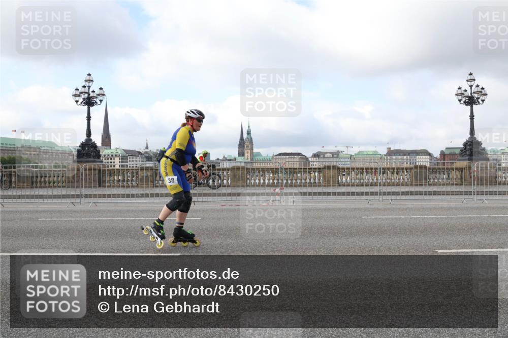 29.06.2025 - hella hamburg halbmarathon Lena Gebhardt http://msf.ph/oto/8430250 29.06.2025 09:00:19 Lombardsbrücke 38 meine-sportfotos.de