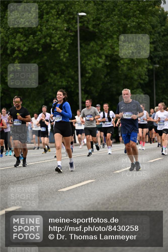 29.06.2025 - hella hamburg halbmarathon Dr. Thomas Lammeyer http://msf.ph/oto/8430258 29.06.2025 10:51:52 Kennedybrücke 1073, 1523, 1555, 1593, 1618, 2211, 2320, 2491, 2500, 2981, 3679, 4239, 4342, 5700, 5796, 5895, 7240, 8105, 8158, 8270, 9092, 9743, 9758, 10658, 10903, 11276 meine-sportfotos.de