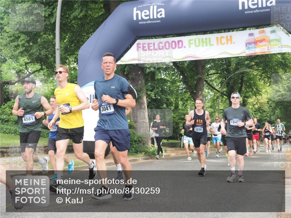 29.06.2025 - hella hamburg halbmarathon KatJ http://msf.ph/oto/8430259 29.06.2025 10:41:46 Zwischen KM18-KM19 1327, 1815, 2119, 3041, 3256, 6581 meine-sportfotos.de