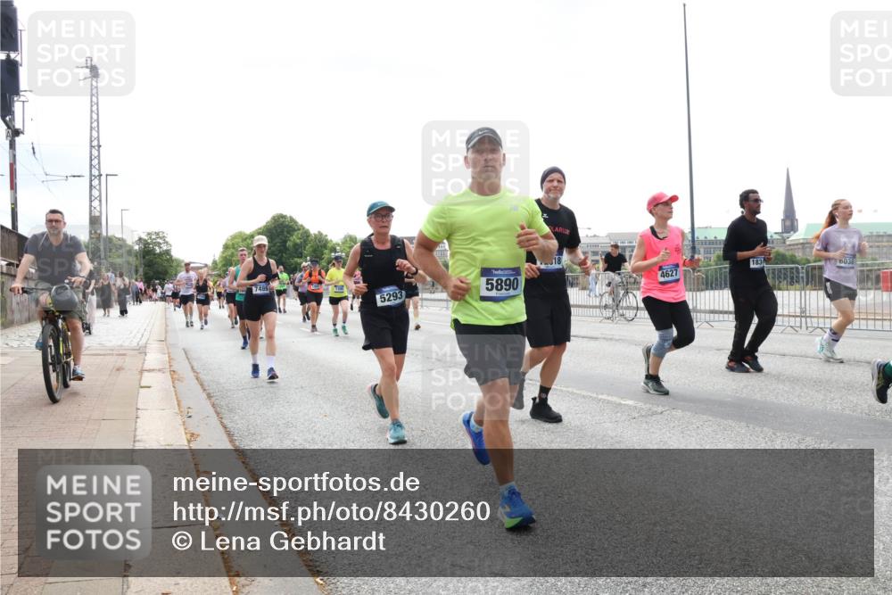 29.06.2025 - hella hamburg halbmarathon Lena Gebhardt http://msf.ph/oto/8430260 29.06.2025 10:44:01 Lombardsbrücke 7489, 5293, 5890, 18, 4627, 183, 6036, 1023, 1026, 1095, 1306, 1310, 1400, 1459, 1519, 1802, 1804, 2073, 2186, 2692, 2733, 3065, 3288, 3390, 3596, 3597, 4627, 4636, 4866, 4898, 5001, 5127, 5192, 5201, 5214, 5293, 5730, 5731, 5890, 5902, 5905, 6036, 6226, 6334, 6895, 6971, 6973, 7197, 7205, 7206, 7326, 7489, 7504, 7610, 7818, 7842, 8000, 8058, 8504, 8591, 8763, 8870, 8957, 9073, 9510, 9704, 9831, 9879, 10097, 10223, 11955, 12803, 12995 meine-sportfotos.de