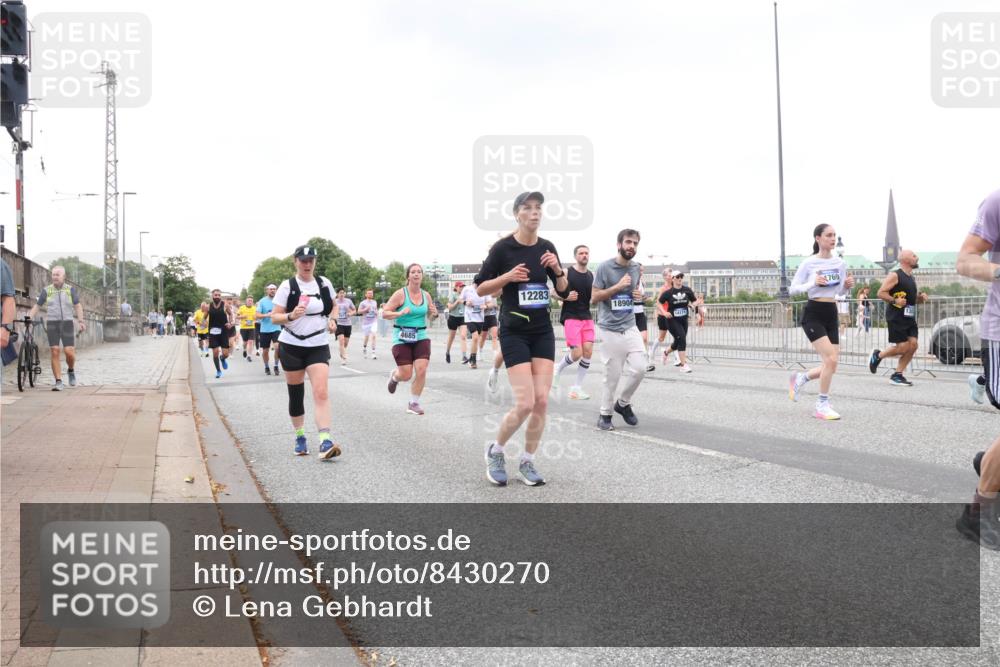 29.06.2025 - hella hamburg halbmarathon Lena Gebhardt http://msf.ph/oto/8430270 29.06.2025 10:54:10 Lombardsbrücke 4685, 12283, 18904, 14171, 1769, 1017, 1263, 1687, 1744, 1753, 1762, 1779, 1789, 1822, 1949, 2079, 2372, 2600, 2761, 2854, 3055, 3079, 3187, 3188, 3249, 3364, 3465, 3467, 3557, 3857, 4323, 4685, 4720, 4801, 4838, 5157, 5309, 5430, 5514, 5804, 5817, 5856, 5898, 5933, 5964, 6039, 6192, 6273, 6468, 6583, 6987, 6988, 7039, 7498, 7614, 7670, 7874, 7946, 8801, 8803, 8867, 8924, 9130, 9138, 9203, 9503, 9572, 9771, 10207, 11354, 11390, 11785 meine-sportfotos.de