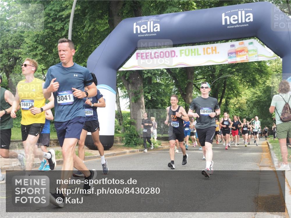 29.06.2025 - hella hamburg halbmarathon KatJ http://msf.ph/oto/8430280 29.06.2025 10:41:46 Zwischen KM18-KM19 1327, 1815, 2119, 3041, 3256, 6581 meine-sportfotos.de