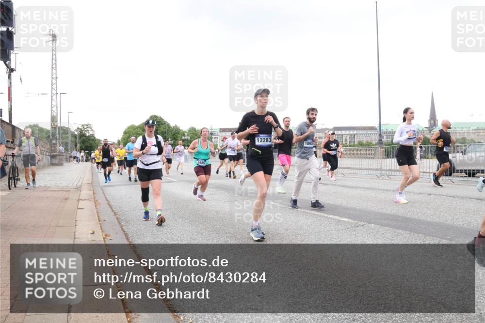 29.06.2025 - hella hamburg halbmarathon Lena Gebhardt http://msf.ph/oto/8430284 29.06.2025 10:54:11 Lombardsbrücke 12283, 1890, 1017, 1263, 1687, 1744, 1753, 1762, 1779, 1789, 1822, 1949, 2079, 2372, 2600, 2761, 2854, 3055, 3079, 3187, 3188, 3249, 3364, 3465, 3467, 3557, 3795, 3857, 4323, 4685, 4720, 4801, 4838, 4971, 5157, 5309, 5430, 5514, 5804, 5817, 5856, 5898, 5933, 5964, 6039, 6192, 6273, 6468, 6583, 6987, 6988, 7498, 7614, 7670, 7874, 7946, 8801, 8803, 8867, 8924, 9130, 9138, 9203, 9503, 9572, 9771, 10207, 11354, 11390, 11785 meine-sportfotos.de