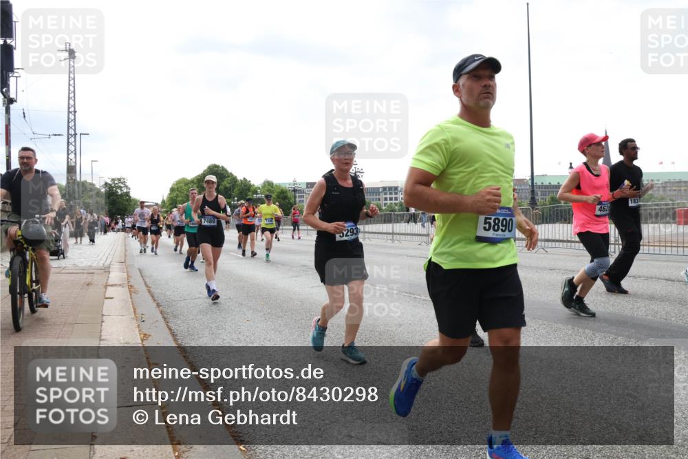 29.06.2025 - hella hamburg halbmarathon Lena Gebhardt http://msf.ph/oto/8430298 29.06.2025 10:44:01 Lombardsbrücke 7489, 293, 5890, 183, 462, 1023, 1026, 1095, 1306, 1310, 1400, 1459, 1519, 1802, 1804, 2073, 2186, 2692, 2733, 3065, 3288, 3390, 3596, 3597, 4627, 4636, 4866, 4898, 5001, 5127, 5192, 5201, 5214, 5293, 5730, 5731, 5890, 5902, 5905, 6036, 6226, 6334, 6895, 6971, 6973, 7197, 7205, 7206, 7326, 7489, 7504, 7610, 7818, 7842, 8000, 8058, 8504, 8591, 8763, 8870, 8957, 9073, 9510, 9704, 9831, 9879, 10097, 10223, 11955, 12803, 12995 meine-sportfotos.de