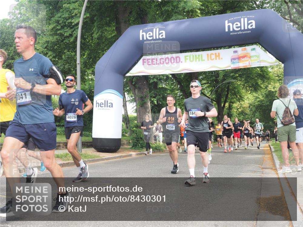 29.06.2025 - hella hamburg halbmarathon KatJ http://msf.ph/oto/8430301 29.06.2025 10:41:47 Zwischen KM18-KM19 1815, 2119, 3041, 3058, 3256, 6581 meine-sportfotos.de