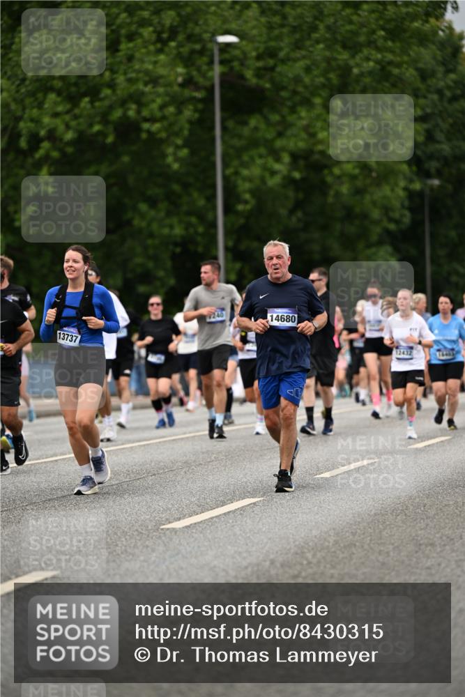 29.06.2025 - hella hamburg halbmarathon Dr. Thomas Lammeyer http://msf.ph/oto/8430315 29.06.2025 10:51:53 Kennedybrücke 1073, 1430, 1523, 1593, 1618, 2211, 2320, 2491, 2500, 2981, 3679, 4239, 4342, 5700, 5796, 5895, 7240, 8105, 8158, 8270, 9092, 9743, 9758, 10658, 10903, 11276 meine-sportfotos.de