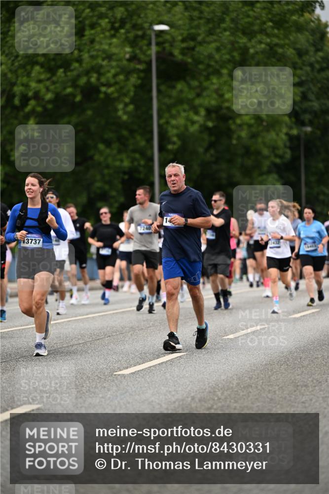 29.06.2025 - hella hamburg halbmarathon Dr. Thomas Lammeyer http://msf.ph/oto/8430331 29.06.2025 10:51:53 Kennedybrücke 1073, 1430, 1523, 1593, 1618, 2211, 2320, 2491, 2500, 2981, 3679, 4239, 4342, 5700, 5796, 5895, 7240, 8105, 8158, 8270, 9092, 9743, 9758, 10658, 10903, 11276 meine-sportfotos.de