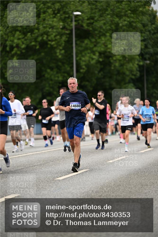 29.06.2025 - hella hamburg halbmarathon Dr. Thomas Lammeyer http://msf.ph/oto/8430353 29.06.2025 10:51:54 Kennedybrücke 1073, 1430, 1523, 1593, 1618, 2211, 2320, 2491, 2500, 2981, 3679, 4239, 4342, 5700, 5796, 5895, 7240, 8105, 8158, 8270, 9743, 9758, 10658, 10903, 11276 meine-sportfotos.de