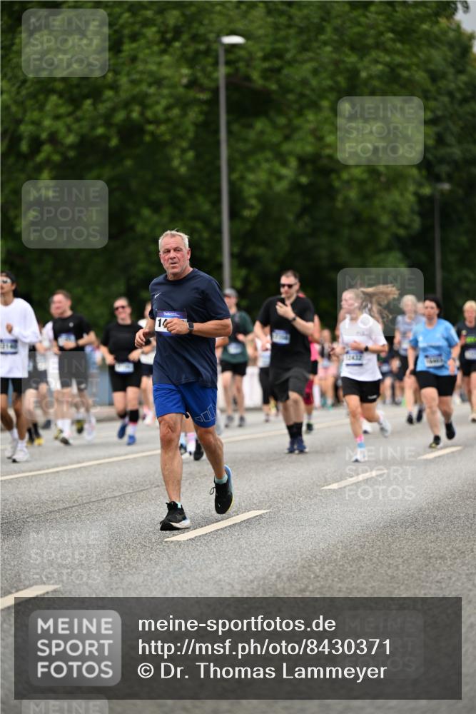 29.06.2025 - hella hamburg halbmarathon Dr. Thomas Lammeyer http://msf.ph/oto/8430371 29.06.2025 10:51:54 Kennedybrücke 1073, 1430, 1523, 1593, 1618, 2211, 2320, 2491, 2500, 2981, 3679, 4239, 4342, 5700, 5796, 5895, 7240, 8105, 8158, 8270, 9743, 9758, 10658, 10903, 11276 meine-sportfotos.de