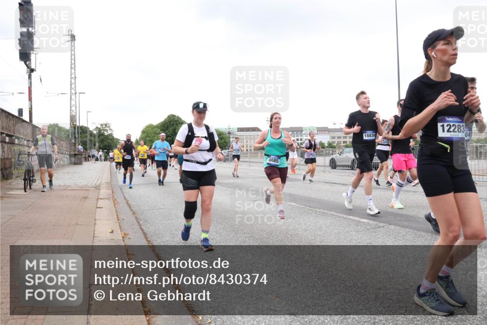 29.06.2025 - hella hamburg halbmarathon Lena Gebhardt http://msf.ph/oto/8430374 29.06.2025 10:54:12 Lombardsbrücke 4685, 16839, 12283, 04, 1017, 1263, 1687, 1744, 1753, 1762, 1779, 1789, 1822, 1949, 2079, 2372, 2532, 2600, 2761, 2854, 3055, 3079, 3187, 3188, 3249, 3364, 3465, 3467, 3557, 3761, 3795, 3857, 4323, 4685, 4720, 4801, 4838, 4971, 5157, 5309, 5430, 5514, 5804, 5817, 5856, 5898, 5933, 5964, 6023, 6039, 6192, 6273, 6468, 6583, 6987, 6988, 7498, 7614, 7670, 7874, 7946, 8801, 8803, 8867, 8924, 9130, 9138, 9203, 9503, 9572, 10207, 11354, 11390, 11785 meine-sportfotos.de