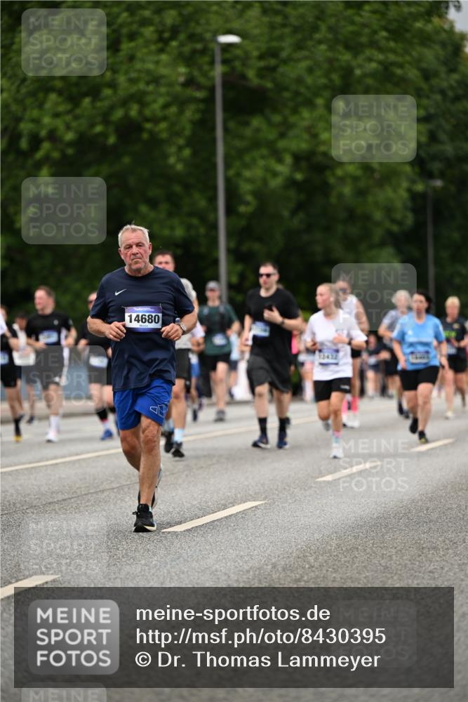 29.06.2025 - hella hamburg halbmarathon Dr. Thomas Lammeyer http://msf.ph/oto/8430395 29.06.2025 10:51:54 Kennedybrücke 1073, 1430, 1523, 1593, 1618, 2211, 2320, 2491, 2500, 2981, 3679, 4239, 4342, 5700, 5796, 5895, 7240, 8105, 8158, 8270, 9743, 9758, 10658, 10903, 11276 meine-sportfotos.de