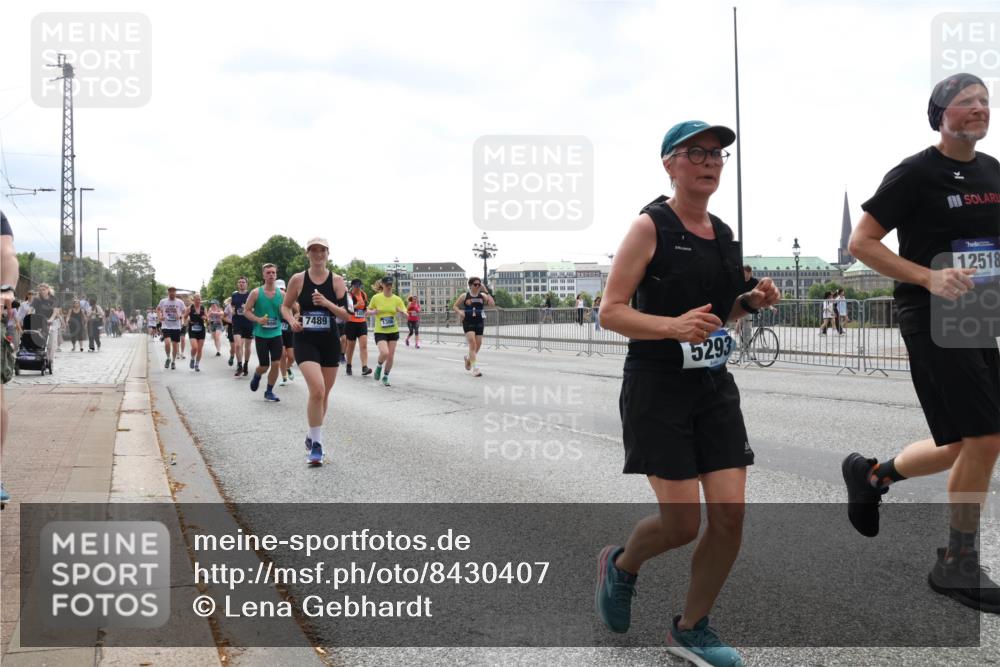 29.06.2025 - hella hamburg halbmarathon Lena Gebhardt http://msf.ph/oto/8430407 29.06.2025 10:44:02 Lombardsbrücke 808073, 7489, 5293, 12518, 1023, 1026, 1095, 1306, 1310, 1400, 1459, 1519, 1802, 1804, 2073, 2186, 2692, 2733, 3065, 3288, 3390, 3596, 3597, 4627, 4636, 4866, 4898, 5001, 5127, 5192, 5201, 5214, 5293, 5730, 5731, 5890, 5902, 5905, 6036, 6334, 6895, 6971, 6973, 7197, 7205, 7206, 7326, 7489, 7504, 7610, 7818, 7842, 8000, 8058, 8272, 8504, 8591, 8763, 8870, 8957, 9073, 9510, 9704, 9831, 9879, 10097, 10223, 11955, 12803, 12995 meine-sportfotos.de