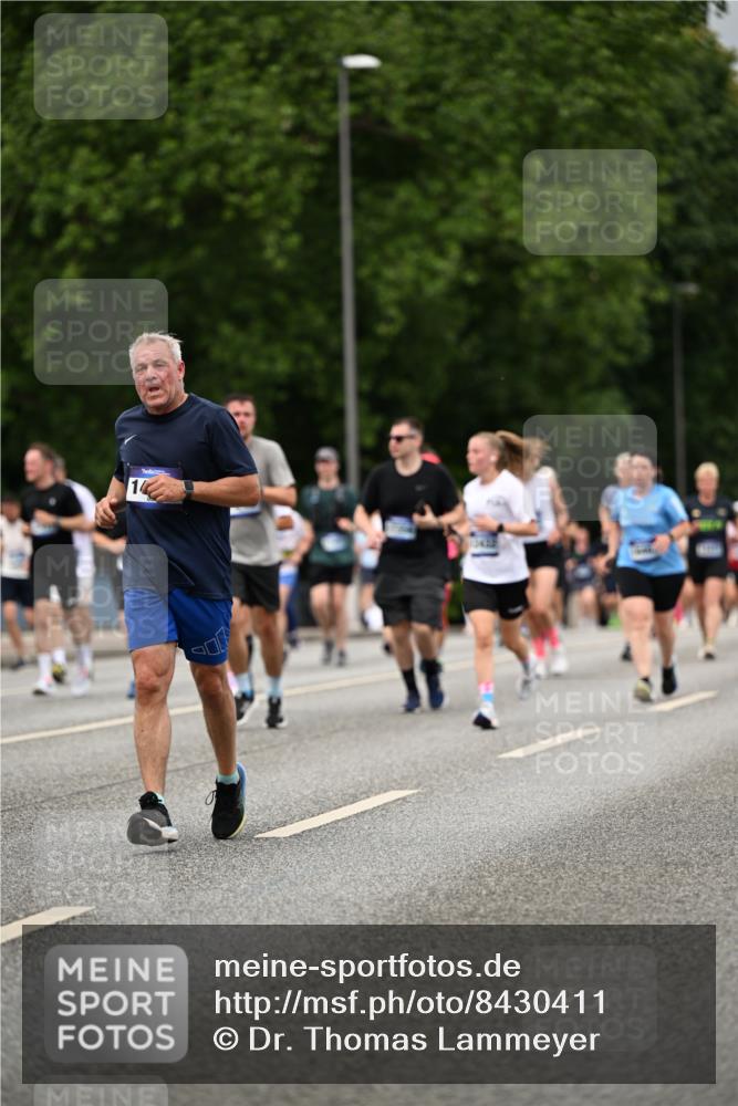 29.06.2025 - hella hamburg halbmarathon Dr. Thomas Lammeyer http://msf.ph/oto/8430411 29.06.2025 10:51:55 Kennedybrücke 1073, 1430, 1523, 1593, 1618, 2211, 2320, 2491, 2500, 2981, 3679, 4239, 4342, 5700, 5796, 7240, 8105, 8158, 8270, 9743, 9758, 10658, 10903, 11276 meine-sportfotos.de