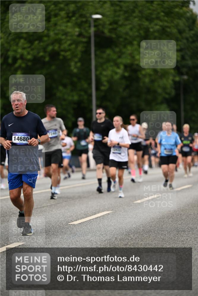 29.06.2025 - hella hamburg halbmarathon Dr. Thomas Lammeyer http://msf.ph/oto/8430442 29.06.2025 10:51:55 Kennedybrücke 1073, 1430, 1523, 1593, 1618, 2211, 2320, 2491, 2500, 2981, 3679, 4239, 4342, 5700, 5796, 7240, 8105, 8158, 8270, 9743, 9758, 10658, 10903, 11276 meine-sportfotos.de