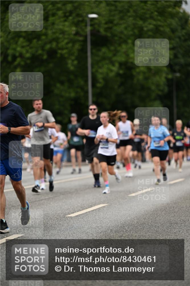 29.06.2025 - hella hamburg halbmarathon Dr. Thomas Lammeyer http://msf.ph/oto/8430461 29.06.2025 10:51:55 Kennedybrücke 1073, 1430, 1523, 1593, 1618, 2211, 2320, 2491, 2500, 2981, 3679, 4239, 4342, 5700, 5796, 7240, 8105, 8158, 8270, 9743, 9758, 10658, 10903, 11276 meine-sportfotos.de