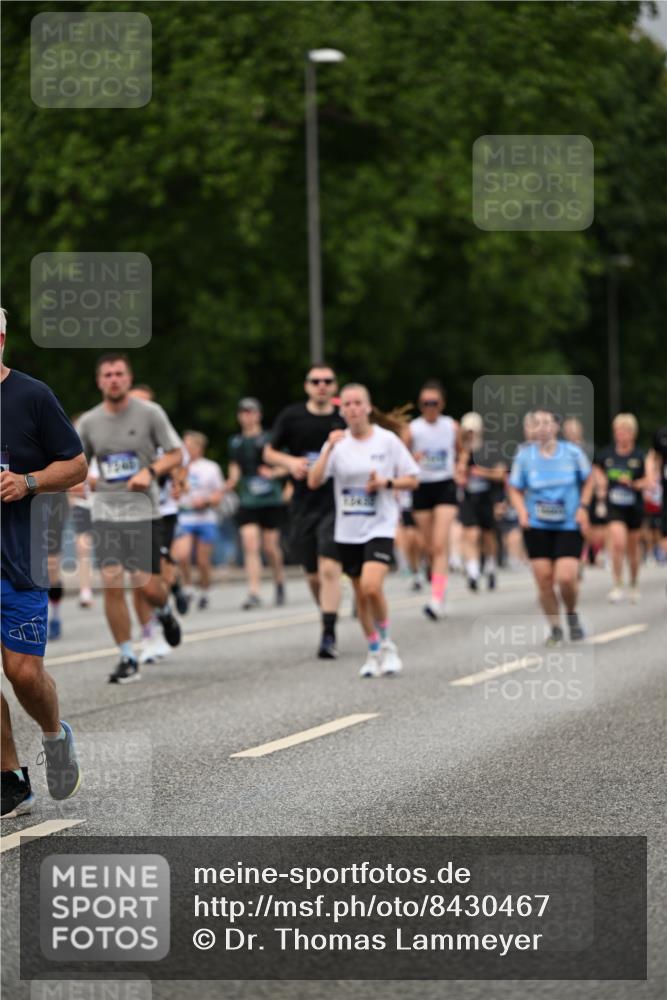 29.06.2025 - hella hamburg halbmarathon Dr. Thomas Lammeyer http://msf.ph/oto/8430467 29.06.2025 10:51:56 Kennedybrücke 1073, 1430, 1523, 1593, 1618, 2211, 2320, 2491, 2500, 2981, 3679, 4239, 4342, 5700, 5796, 7240, 8105, 8158, 8270, 9743, 9758, 10658, 10903, 11276 meine-sportfotos.de