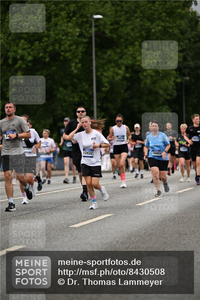 29.06.2025 - hella hamburg halbmarathon Dr. Thomas Lammeyer http://msf.ph/oto/8430508 29.06.2025 10:51:56 Kennedybrücke 1073, 1430, 1523, 1593, 1618, 2211, 2320, 2491, 2500, 2981, 3679, 4239, 4342, 5700, 5796, 7240, 8105, 8158, 8270, 9743, 9758, 10658, 10903, 11276 meine-sportfotos.de