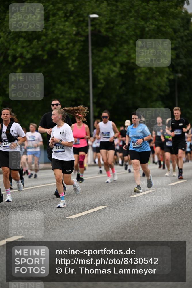 29.06.2025 - hella hamburg halbmarathon Dr. Thomas Lammeyer http://msf.ph/oto/8430542 29.06.2025 10:51:57 Kennedybrücke 1073, 1430, 1523, 1593, 1618, 2163, 2211, 2320, 2491, 2500, 2981, 3679, 4239, 4342, 5700, 5796, 6255, 7240, 8105, 8158, 8270, 9356, 9743, 9758, 10658, 10777, 10903, 11276 meine-sportfotos.de