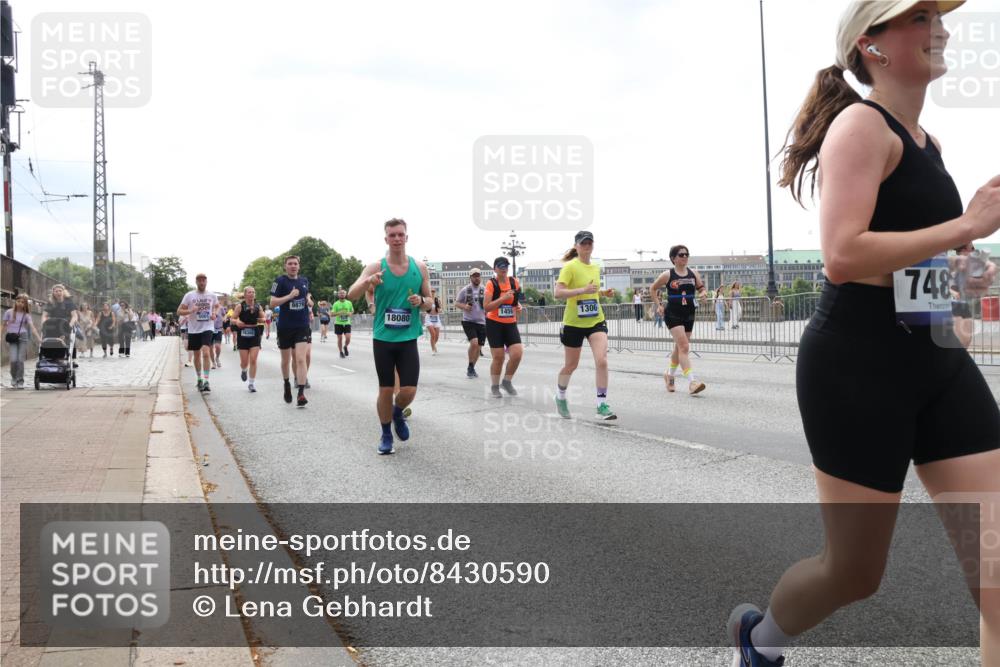 29.06.2025 - hella hamburg halbmarathon Lena Gebhardt http://msf.ph/oto/8430590 29.06.2025 10:44:04 Lombardsbrücke 18080, 16308, 1459, 1306, 748, 1023, 1026, 1095, 1306, 1310, 1345, 1400, 1459, 1519, 1802, 1804, 2073, 2186, 2343, 2610, 2692, 2733, 3065, 3288, 3596, 3597, 4496, 4627, 4636, 4866, 4898, 5001, 5127, 5192, 5201, 5214, 5293, 5647, 5730, 5731, 5890, 5902, 5905, 6036, 6334, 6895, 6971, 6973, 7205, 7206, 7326, 7489, 7504, 7610, 7818, 7842, 8000, 8058, 8272, 8504, 8591, 8763, 8870, 8957, 9073, 9510, 9704, 9879, 10097, 10223, 11955, 12322, 12803, 12995, 13906, 14123, 14654 meine-sportfotos.de