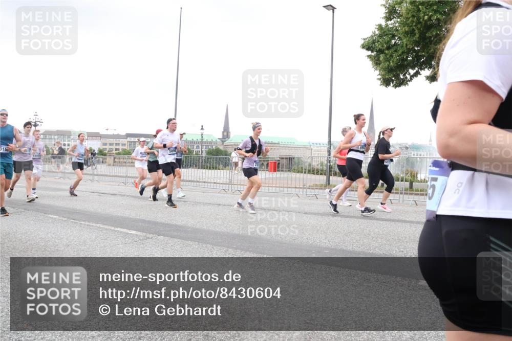 29.06.2025 - hella hamburg halbmarathon Lena Gebhardt http://msf.ph/oto/8430604 29.06.2025 10:54:14 Lombardsbrücke 14904, 12429, 5898, 658, 1417, 1017, 1263, 1687, 1744, 1753, 1762, 1779, 1789, 1822, 1949, 2079, 2372, 2532, 2600, 2761, 2854, 3055, 3079, 3187, 3188, 3249, 3364, 3465, 3467, 3557, 3761, 3795, 3857, 4323, 4685, 4720, 4838, 4971, 5157, 5216, 5309, 5430, 5514, 5804, 5817, 5898, 5933, 5964, 6023, 6039, 6192, 6273, 6279, 6468, 6583, 6987, 6988, 7498, 7614, 7670, 7874, 7946, 8801, 8803, 8867, 8924, 9130, 9138, 9203, 9503, 9572, 10207, 11354, 11390, 11785 meine-sportfotos.de