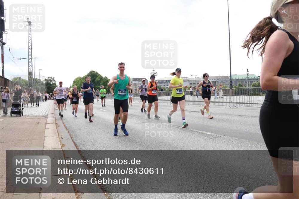 29.06.2025 - hella hamburg halbmarathon Lena Gebhardt http://msf.ph/oto/8430611 29.06.2025 10:44:04 Lombardsbrücke 16308, 9879, 18080, 1459, 1306, 1023, 1026, 1095, 1306, 1310, 1345, 1400, 1459, 1519, 1802, 1804, 2073, 2186, 2343, 2610, 2692, 2733, 3065, 3288, 3596, 3597, 4496, 4627, 4636, 4866, 4898, 5001, 5127, 5192, 5201, 5214, 5293, 5647, 5730, 5731, 5890, 5902, 5905, 6036, 6334, 6895, 6971, 6973, 7205, 7206, 7326, 7489, 7504, 7610, 7818, 7842, 8000, 8058, 8272, 8504, 8591, 8763, 8870, 8957, 9073, 9510, 9704, 9879, 10097, 10223, 11955, 12322, 12803, 12995, 13906, 14123, 14654 meine-sportfotos.de