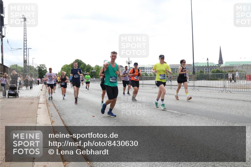 29.06.2025 - hella hamburg halbmarathon Lena Gebhardt http://msf.ph/oto/8430630 29.06.2025 10:44:04 Lombardsbrücke 9879, 5001, 18080, 1306, 1023, 1026, 1095, 1306, 1310, 1345, 1400, 1459, 1519, 1802, 1804, 2073, 2186, 2343, 2610, 2692, 2733, 3065, 3288, 3596, 3597, 4496, 4627, 4636, 4866, 4898, 5001, 5127, 5192, 5201, 5214, 5293, 5647, 5730, 5731, 5890, 5902, 5905, 6036, 6334, 6895, 6971, 6973, 7205, 7206, 7326, 7489, 7504, 7610, 7818, 7842, 8000, 8058, 8272, 8504, 8591, 8763, 8870, 8957, 9073, 9510, 9704, 9879, 10097, 10223, 11955, 12322, 12803, 12995, 13906, 14123, 14654 meine-sportfotos.de