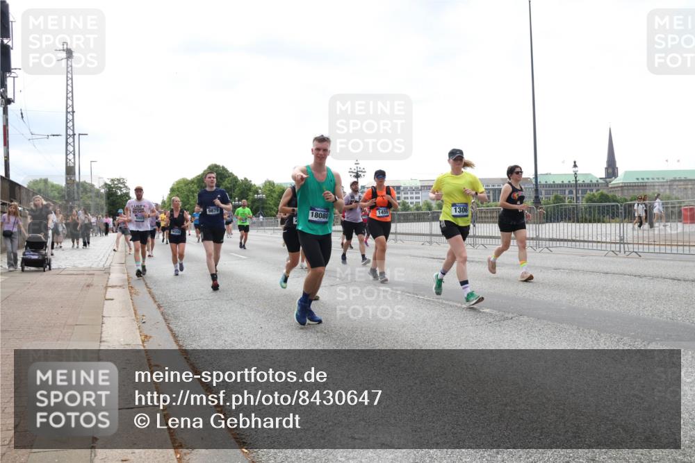 29.06.2025 - hella hamburg halbmarathon Lena Gebhardt http://msf.ph/oto/8430647 29.06.2025 10:44:04 Lombardsbrücke 9879, 1306, 5001, 18080, 1459, 1023, 1026, 1095, 1306, 1310, 1345, 1400, 1459, 1519, 1802, 1804, 2073, 2186, 2343, 2610, 2692, 2733, 3065, 3288, 3596, 3597, 4496, 4627, 4636, 4866, 4898, 5001, 5127, 5192, 5201, 5214, 5293, 5647, 5730, 5731, 5890, 5902, 5905, 6036, 6334, 6895, 6971, 6973, 7205, 7206, 7326, 7489, 7504, 7610, 7818, 7842, 8000, 8058, 8272, 8504, 8591, 8763, 8870, 8957, 9073, 9510, 9704, 9879, 10097, 10223, 11955, 12322, 12803, 12995, 13906, 14123, 14654 meine-sportfotos.de