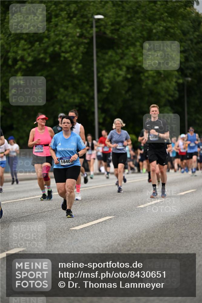 29.06.2025 - hella hamburg halbmarathon Dr. Thomas Lammeyer http://msf.ph/oto/8430651 29.06.2025 10:51:59 Kennedybrücke 1073, 1430, 1523, 1618, 2163, 2211, 2320, 2407, 2491, 2500, 3679, 4239, 4342, 5700, 5796, 6255, 6256, 7240, 8105, 8158, 8270, 9356, 9743, 9758, 10658, 10777, 10903, 11276 meine-sportfotos.de