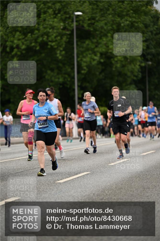29.06.2025 - hella hamburg halbmarathon Dr. Thomas Lammeyer http://msf.ph/oto/8430668 29.06.2025 10:51:59 Kennedybrücke 1073, 1430, 1523, 1618, 2163, 2211, 2320, 2407, 2491, 2500, 3679, 4239, 4342, 5700, 5796, 6255, 6256, 7240, 8105, 8158, 8270, 9356, 9743, 9758, 10658, 10777, 10903, 11276 meine-sportfotos.de
