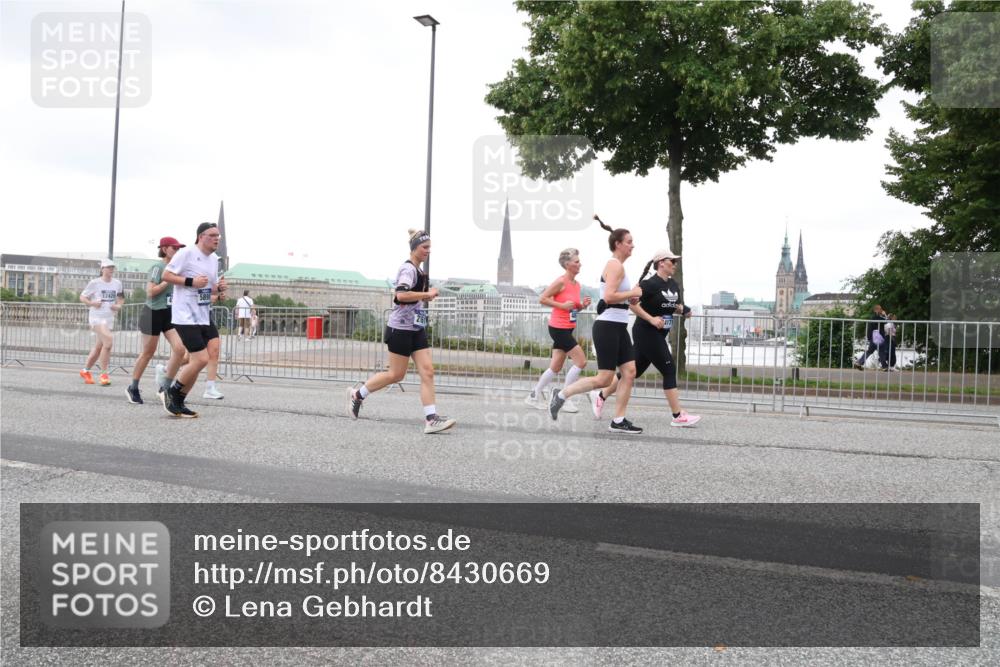29.06.2025 - hella hamburg halbmarathon Lena Gebhardt http://msf.ph/oto/8430669 29.06.2025 10:54:14 Lombardsbrücke 1017, 1263, 1687, 1744, 1753, 1762, 1779, 1789, 1822, 1949, 2079, 2372, 2532, 2600, 2761, 2854, 3055, 3079, 3187, 3188, 3249, 3364, 3465, 3467, 3557, 3761, 3795, 3857, 4323, 4685, 4720, 4838, 4971, 5157, 5216, 5309, 5430, 5514, 5804, 5817, 5898, 5933, 5964, 6023, 6039, 6192, 6273, 6279, 6468, 6583, 6987, 6988, 7498, 7614, 7670, 7874, 7946, 8801, 8803, 8867, 8924, 9130, 9138, 9203, 9503, 9572, 10207, 11354, 11390, 11785 meine-sportfotos.de