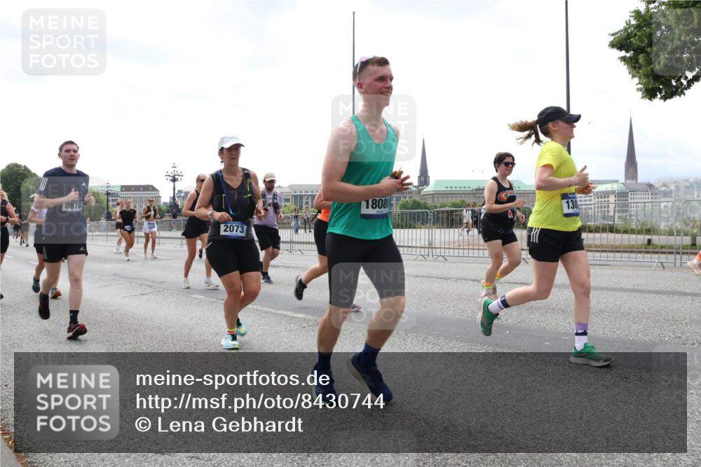 29.06.2025 - hella hamburg halbmarathon Lena Gebhardt http://msf.ph/oto/8430744 29.06.2025 10:44:05 Lombardsbrücke 9879, 2073, 18080, 130, 1023, 1026, 1095, 1306, 1310, 1345, 1400, 1459, 1519, 1802, 1804, 2073, 2186, 2343, 2610, 2692, 2733, 3065, 3288, 3596, 3597, 4496, 4627, 4636, 4866, 4898, 5001, 5127, 5192, 5201, 5293, 5647, 5730, 5731, 5890, 5902, 5905, 6036, 6334, 6895, 6971, 6973, 7205, 7206, 7326, 7489, 7504, 7610, 7818, 7842, 8000, 8058, 8272, 8591, 8763, 8870, 8957, 9073, 9510, 9704, 9879, 10097, 10223, 11955, 12322, 12803, 12995, 13906, 14123, 14654 meine-sportfotos.de