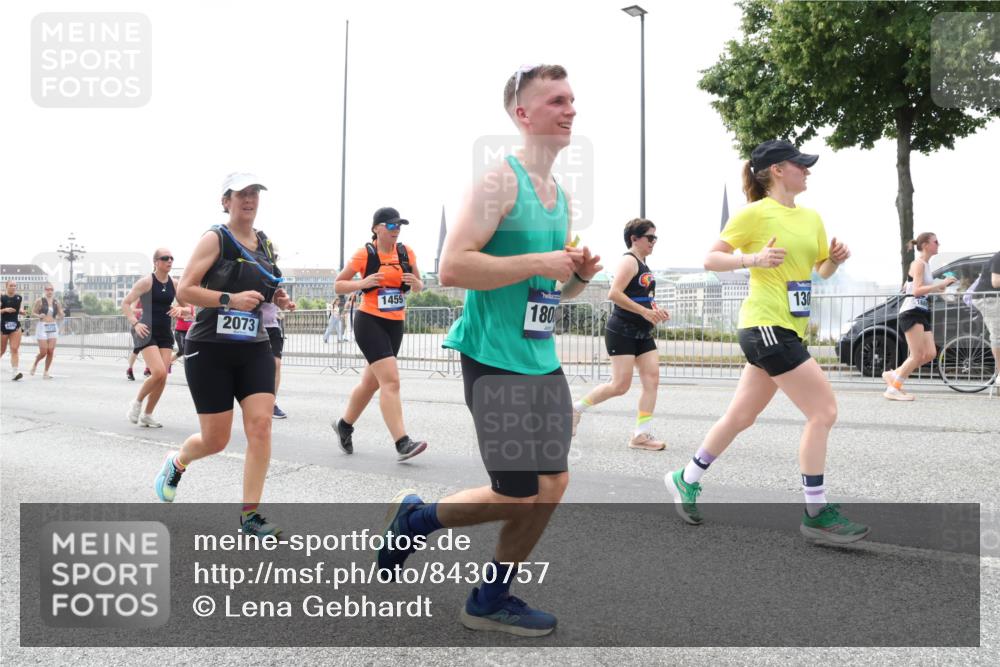 29.06.2025 - hella hamburg halbmarathon Lena Gebhardt http://msf.ph/oto/8430757 29.06.2025 10:44:06 Lombardsbrücke 2073, 1459, 180, 130, 1023, 1026, 1095, 1306, 1310, 1345, 1459, 1519, 1802, 1804, 2073, 2186, 2343, 2610, 2692, 2733, 3065, 3288, 3596, 3597, 4496, 4627, 4636, 4866, 4898, 5001, 5127, 5192, 5201, 5293, 5647, 5730, 5731, 5890, 5902, 5905, 6036, 6334, 6895, 6971, 6973, 7205, 7206, 7326, 7489, 7504, 7610, 7818, 7842, 8000, 8058, 8272, 8591, 8763, 8870, 8957, 9073, 9510, 9704, 9879, 10097, 10223, 11825, 11955, 12322, 12803, 12995, 13906, 14123, 14654 meine-sportfotos.de