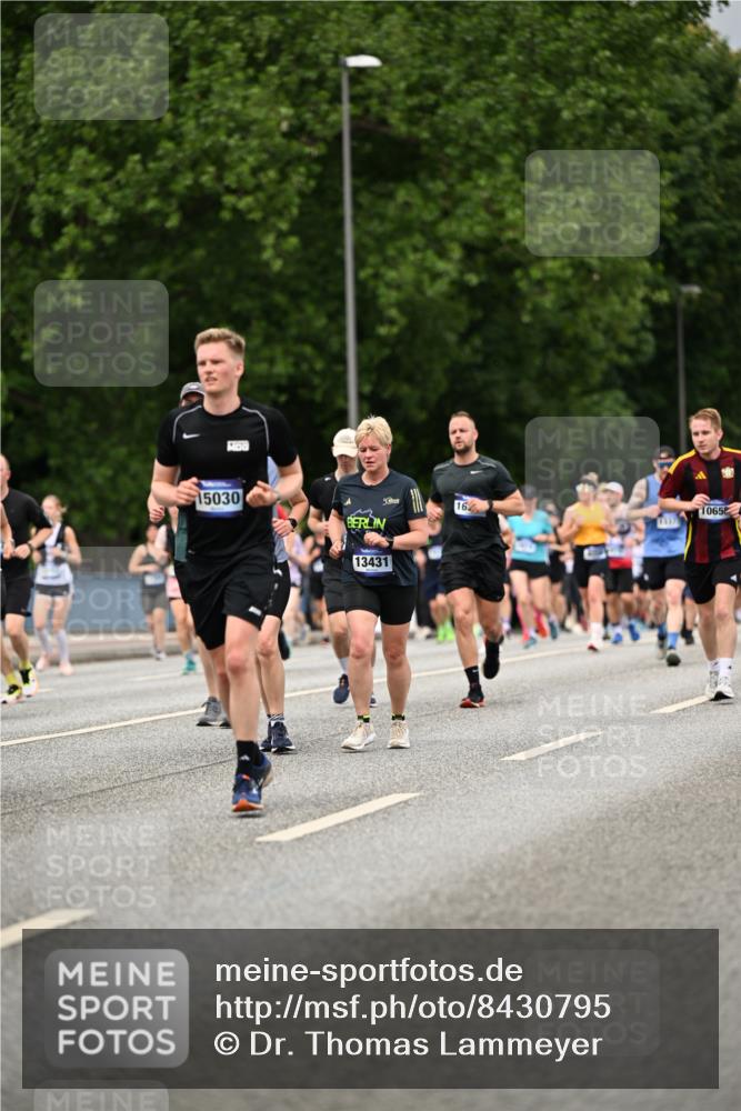 29.06.2025 - hella hamburg halbmarathon Dr. Thomas Lammeyer http://msf.ph/oto/8430795 29.06.2025 10:52:02 Kennedybrücke 1073, 1430, 1523, 1618, 2163, 2211, 2320, 2407, 2491, 2500, 2882, 3679, 4239, 4342, 4974, 5700, 5796, 6255, 6256, 6879, 7240, 8105, 8158, 8270, 9356, 9758, 10658, 10777, 10903, 11276 meine-sportfotos.de