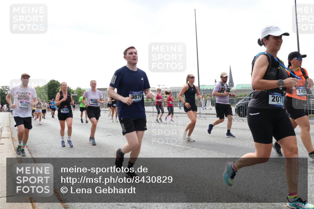 29.06.2025 - hella hamburg halbmarathon Lena Gebhardt http://msf.ph/oto/8430829 29.06.2025 10:44:06 Lombardsbrücke 5001, 16308, 1095, 3879, 2073, 1459, 1023, 1026, 1095, 1306, 1310, 1345, 1459, 1519, 1802, 1804, 2073, 2186, 2343, 2610, 2692, 2733, 3065, 3288, 3596, 3597, 4496, 4627, 4636, 4866, 4898, 5001, 5127, 5192, 5201, 5293, 5647, 5730, 5731, 5890, 5902, 5905, 6036, 6334, 6895, 6971, 6973, 7205, 7206, 7326, 7489, 7504, 7610, 7818, 7842, 8000, 8058, 8272, 8591, 8763, 8870, 8957, 9073, 9510, 9704, 9879, 10097, 10223, 11825, 11955, 12322, 12803, 12995, 13906, 14123, 14654 meine-sportfotos.de