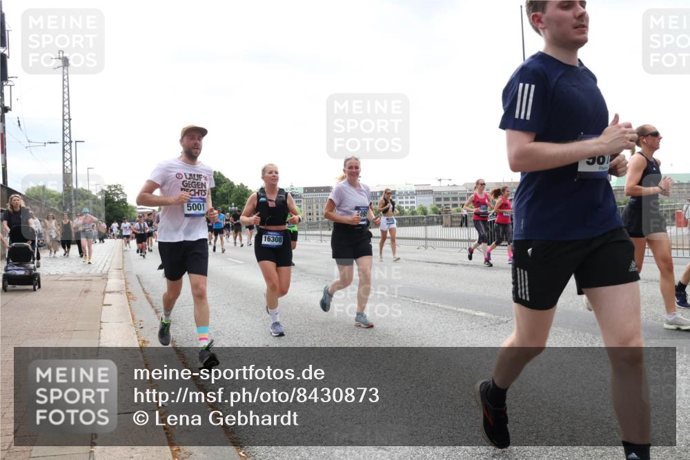 29.06.2025 - hella hamburg halbmarathon Lena Gebhardt http://msf.ph/oto/8430873 29.06.2025 10:44:07 Lombardsbrücke 5001, 16308, 095, 1026, 1095, 1306, 1310, 1345, 1459, 1519, 1802, 1804, 2073, 2186, 2343, 2610, 2692, 2733, 3065, 3288, 3596, 3597, 4496, 4627, 4636, 4898, 5001, 5127, 5192, 5201, 5293, 5647, 5730, 5731, 5890, 5902, 5905, 6036, 6334, 6895, 6971, 6973, 7205, 7206, 7326, 7489, 7504, 7610, 7818, 7842, 8000, 8058, 8272, 8591, 8763, 8870, 8957, 9073, 9510, 9704, 9879, 10097, 10223, 11825, 11955, 12322, 12803, 12995, 13390, 13906, 14091, 14123, 14654 meine-sportfotos.de
