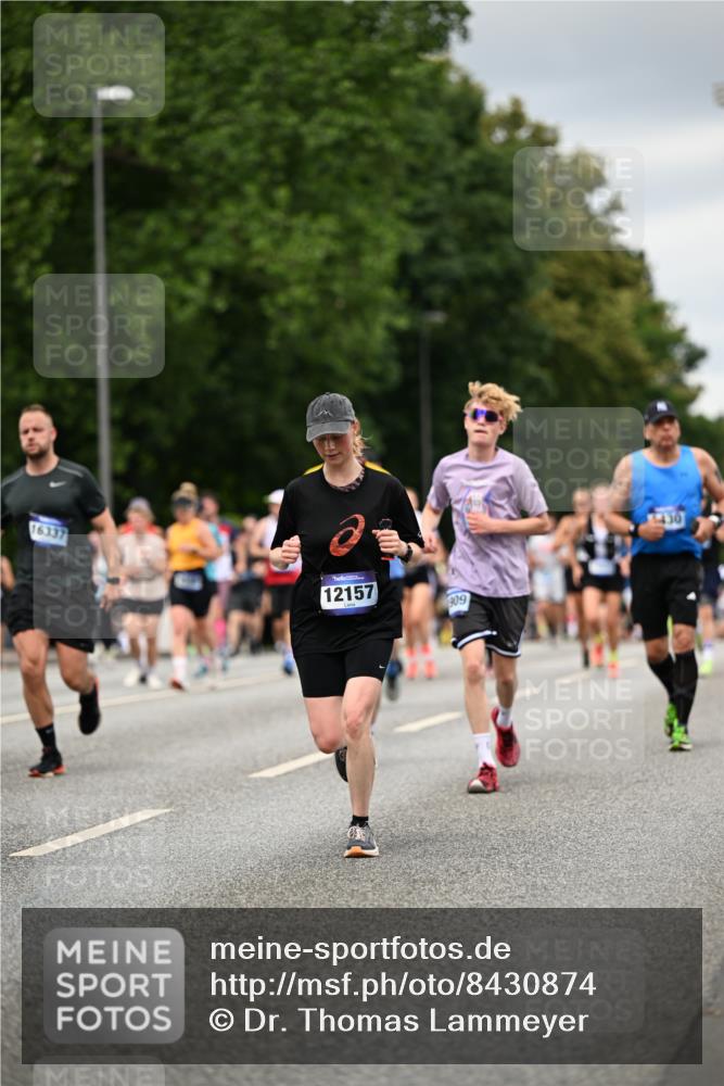 29.06.2025 - hella hamburg halbmarathon Dr. Thomas Lammeyer http://msf.ph/oto/8430874 29.06.2025 10:52:04 Kennedybrücke 1073, 1430, 1434, 1523, 1618, 2163, 2211, 2320, 2407, 2491, 2882, 3679, 4239, 4974, 5796, 6255, 6256, 6879, 7240, 8105, 8158, 8270, 9356, 9758, 10075, 10658, 10777, 10903, 11276 meine-sportfotos.de