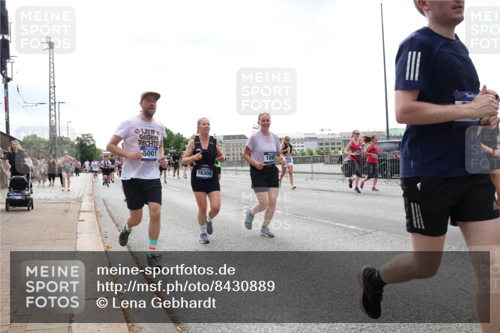 29.06.2025 - hella hamburg halbmarathon Lena Gebhardt http://msf.ph/oto/8430889 29.06.2025 10:44:07 Lombardsbrücke 5001, 16308, 1095, 1026, 1095, 1306, 1310, 1345, 1459, 1519, 1802, 1804, 2073, 2186, 2343, 2610, 2692, 2733, 3065, 3288, 3596, 3597, 4496, 4627, 4636, 4898, 5001, 5127, 5192, 5201, 5293, 5647, 5730, 5731, 5890, 5902, 5905, 6036, 6334, 6895, 6971, 6973, 7205, 7206, 7326, 7489, 7504, 7610, 7818, 7842, 8000, 8058, 8272, 8591, 8763, 8870, 8957, 9073, 9510, 9704, 9879, 10097, 10223, 11825, 11955, 12322, 12803, 12995, 13390, 13906, 14091, 14123, 14654 meine-sportfotos.de