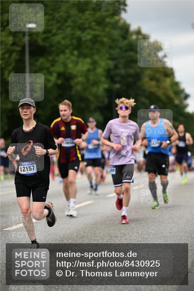 29.06.2025 - hella hamburg halbmarathon Dr. Thomas Lammeyer http://msf.ph/oto/8430925 29.06.2025 10:52:05 Kennedybrücke 1073, 1430, 1434, 1523, 1618, 2163, 2211, 2320, 2407, 2491, 2882, 3679, 4239, 4974, 5796, 6255, 6256, 6879, 7240, 8105, 8158, 8270, 9356, 9758, 10075, 10658, 10777, 10903, 11276 meine-sportfotos.de