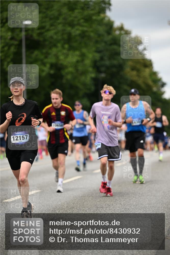29.06.2025 - hella hamburg halbmarathon Dr. Thomas Lammeyer http://msf.ph/oto/8430932 29.06.2025 10:52:05 Kennedybrücke 1073, 1430, 1434, 1523, 1618, 2163, 2211, 2320, 2407, 2491, 2882, 3679, 4239, 4974, 5796, 6255, 6256, 6879, 7240, 8105, 8158, 8270, 9356, 9758, 10075, 10658, 10777, 10903, 11276 meine-sportfotos.de