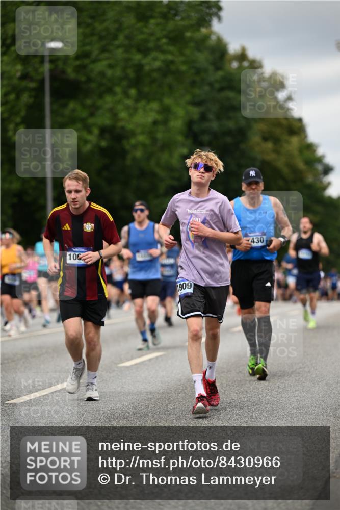 29.06.2025 - hella hamburg halbmarathon Dr. Thomas Lammeyer http://msf.ph/oto/8430966 29.06.2025 10:52:06 Kennedybrücke 1073, 1430, 1434, 1523, 1618, 2163, 2211, 2320, 2407, 2418, 2491, 2882, 3679, 4239, 4974, 5796, 6255, 6256, 6879, 7240, 8105, 8158, 8270, 9018, 9356, 9758, 10075, 10658, 10777, 10903, 11276 meine-sportfotos.de