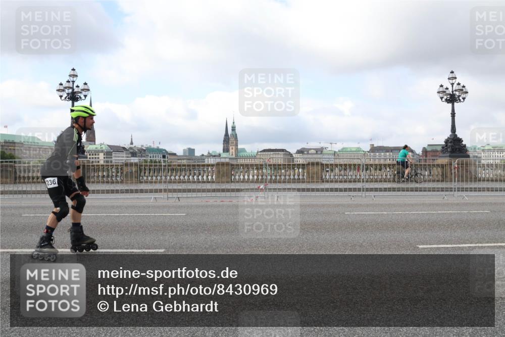 29.06.2025 - hella hamburg halbmarathon Lena Gebhardt http://msf.ph/oto/8430969 29.06.2025 09:00:25 Lombardsbrücke 236 meine-sportfotos.de