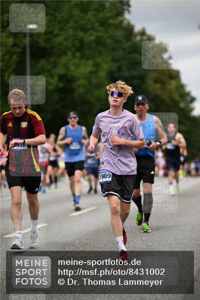 29.06.2025 - hella hamburg halbmarathon Dr. Thomas Lammeyer http://msf.ph/oto/8431002 29.06.2025 10:52:07 Kennedybrücke 1073, 1430, 1434, 1523, 1618, 2163, 2211, 2320, 2407, 2418, 2491, 2882, 3679, 4239, 4974, 5796, 6255, 6256, 6879, 7240, 8105, 8158, 8270, 9018, 9356, 9758, 10075, 10658, 10777, 10903, 11276 meine-sportfotos.de