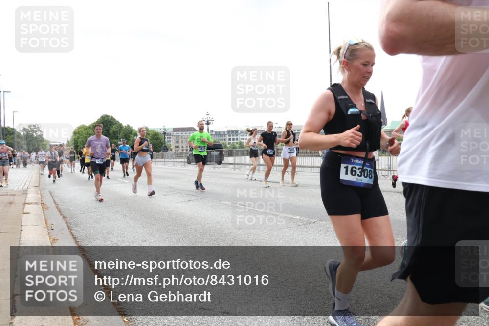 29.06.2025 - hella hamburg halbmarathon Lena Gebhardt http://msf.ph/oto/8431016 29.06.2025 10:44:08 Lombardsbrücke 9073, 15719, 16308, 1026, 1095, 1306, 1310, 1345, 1459, 1519, 1802, 1804, 2073, 2186, 2343, 2610, 2692, 2733, 3065, 3288, 3596, 3597, 4496, 4627, 4636, 4898, 5001, 5127, 5192, 5201, 5293, 5647, 5730, 5731, 5890, 5902, 5905, 6036, 6334, 6895, 6971, 6973, 7205, 7206, 7326, 7489, 7504, 7610, 7818, 7842, 8000, 8058, 8272, 8591, 8763, 8870, 8957, 9073, 9510, 9704, 9879, 10097, 10223, 11825, 11955, 12322, 12803, 12995, 13330, 13390, 13906, 14091, 14123, 14654 meine-sportfotos.de