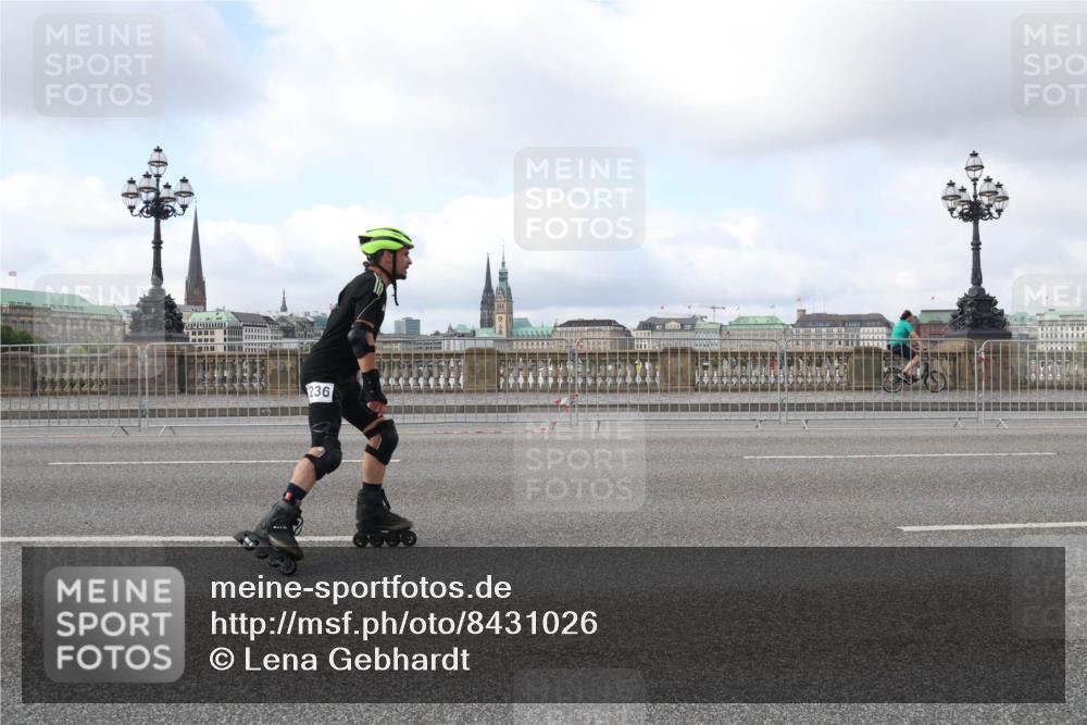 29.06.2025 - hella hamburg halbmarathon Lena Gebhardt http://msf.ph/oto/8431026 29.06.2025 09:00:25 Lombardsbrücke 236 meine-sportfotos.de