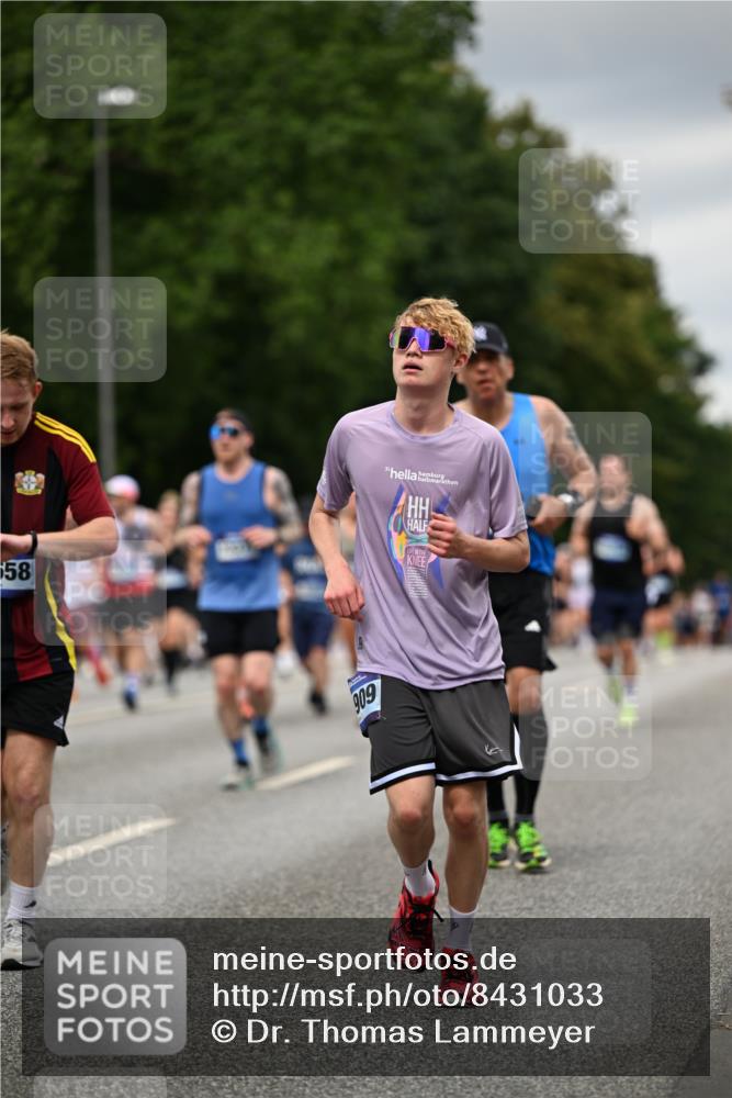 29.06.2025 - hella hamburg halbmarathon Dr. Thomas Lammeyer http://msf.ph/oto/8431033 29.06.2025 10:52:08 Kennedybrücke 1073, 1430, 1434, 1523, 1618, 2163, 2195, 2211, 2320, 2407, 2418, 2491, 2882, 3679, 4239, 4974, 5796, 6255, 6256, 6879, 7240, 8105, 8158, 8270, 9018, 9356, 9758, 10075, 10658, 10777, 10903, 11276 meine-sportfotos.de