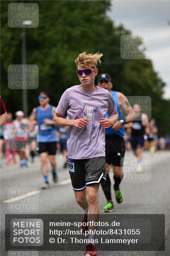 29.06.2025 - hella hamburg halbmarathon Dr. Thomas Lammeyer http://msf.ph/oto/8431055 29.06.2025 10:52:08 Kennedybrücke 1073, 1430, 1434, 1523, 1618, 2163, 2195, 2211, 2320, 2407, 2418, 2491, 2882, 3679, 4239, 4974, 5796, 6255, 6256, 6879, 7240, 8105, 8158, 8270, 9018, 9356, 9758, 10075, 10658, 10777, 10903, 11276 meine-sportfotos.de