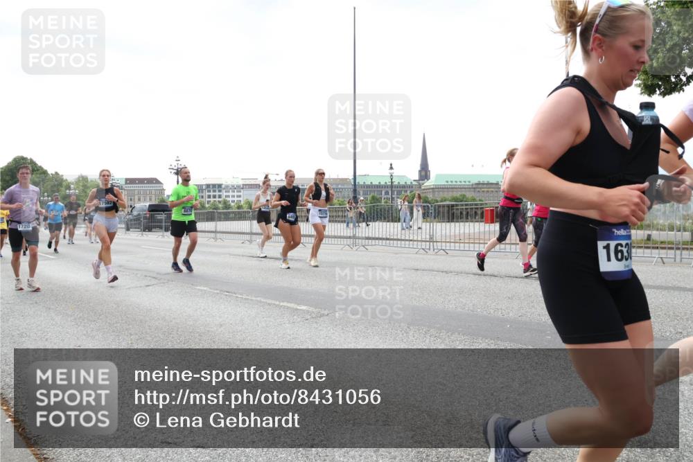 29.06.2025 - hella hamburg halbmarathon Lena Gebhardt http://msf.ph/oto/8431056 29.06.2025 10:44:09 Lombardsbrücke 17293, 17582, 8870, 163, 1026, 1095, 1306, 1310, 1345, 1459, 1519, 1802, 1804, 2073, 2186, 2343, 2610, 2692, 2733, 3065, 3288, 3596, 3597, 4496, 4627, 4636, 4898, 5001, 5127, 5192, 5201, 5293, 5647, 5730, 5731, 5890, 5902, 5905, 6036, 6334, 6895, 6971, 6973, 7205, 7206, 7326, 7489, 7610, 7818, 7842, 8000, 8058, 8272, 8591, 8763, 8870, 8957, 9073, 9510, 9704, 9879, 10097, 10223, 10303, 10304, 11825, 11955, 12322, 12803, 12995, 13330, 13390, 13906, 14091, 14123, 14654 meine-sportfotos.de