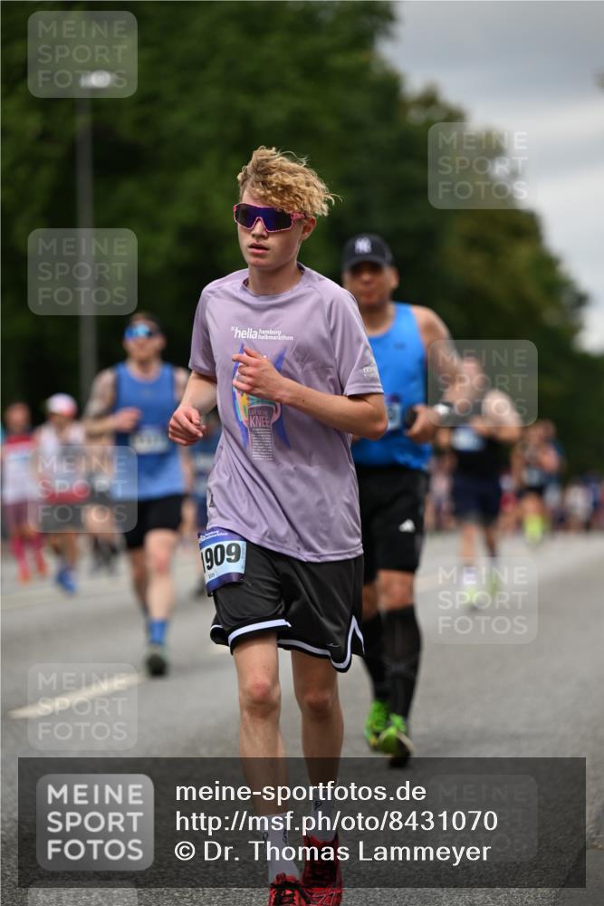 29.06.2025 - hella hamburg halbmarathon Dr. Thomas Lammeyer http://msf.ph/oto/8431070 29.06.2025 10:52:08 Kennedybrücke 1073, 1430, 1434, 1523, 1618, 2163, 2195, 2211, 2320, 2407, 2418, 2491, 2882, 3679, 4239, 4974, 5796, 6255, 6256, 6879, 7240, 8105, 8158, 8270, 9018, 9356, 9758, 10075, 10658, 10777, 10903, 11276 meine-sportfotos.de