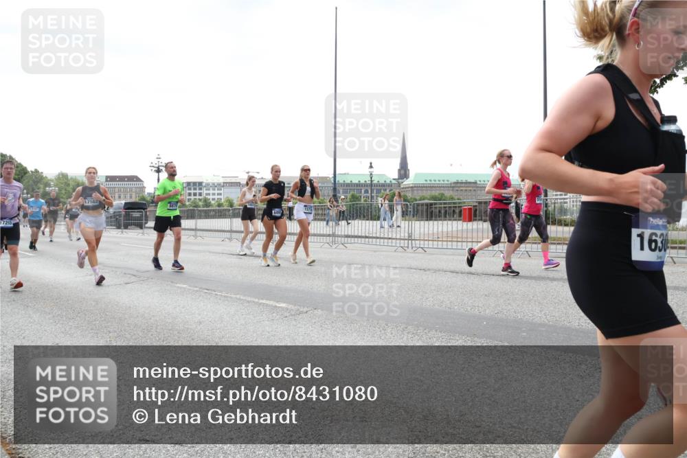 29.06.2025 - hella hamburg halbmarathon Lena Gebhardt http://msf.ph/oto/8431080 29.06.2025 10:44:09 Lombardsbrücke 17293, 3127, 7582, 8870, 163, 1026, 1095, 1306, 1310, 1345, 1459, 1519, 1802, 1804, 2073, 2186, 2343, 2610, 2692, 2733, 3065, 3288, 3596, 3597, 4496, 4627, 4636, 4898, 5001, 5127, 5192, 5201, 5293, 5647, 5730, 5731, 5890, 5902, 5905, 6036, 6334, 6895, 6971, 6973, 7205, 7206, 7326, 7489, 7610, 7818, 7842, 8000, 8058, 8272, 8591, 8763, 8870, 8957, 9073, 9510, 9704, 9879, 10097, 10223, 10303, 10304, 11825, 11955, 12322, 12803, 12995, 13330, 13390, 13906, 14091, 14123, 14654 meine-sportfotos.de