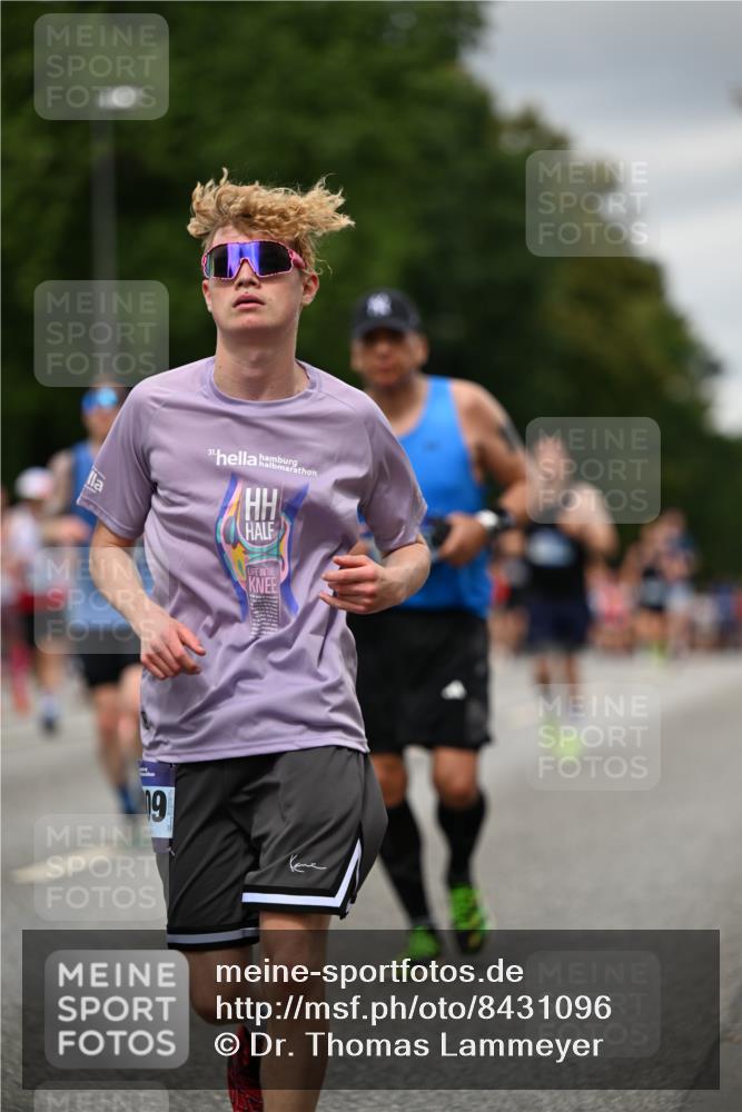 29.06.2025 - hella hamburg halbmarathon Dr. Thomas Lammeyer http://msf.ph/oto/8431096 29.06.2025 10:52:09 Kennedybrücke 1073, 1430, 1434, 1523, 1618, 2163, 2195, 2211, 2320, 2407, 2418, 2491, 2882, 3468, 3679, 4239, 4974, 5796, 6255, 6256, 6879, 7240, 8105, 8158, 8270, 9018, 9356, 9758, 10075, 10658, 10777, 10903, 11276 meine-sportfotos.de